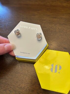 Bomb Party Champagne Crystal Stud Earrings (Retro)